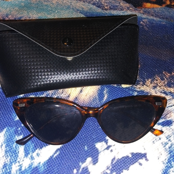 Vintage Cat Eye Tortoise Sunglasses - Picture 1 of 3